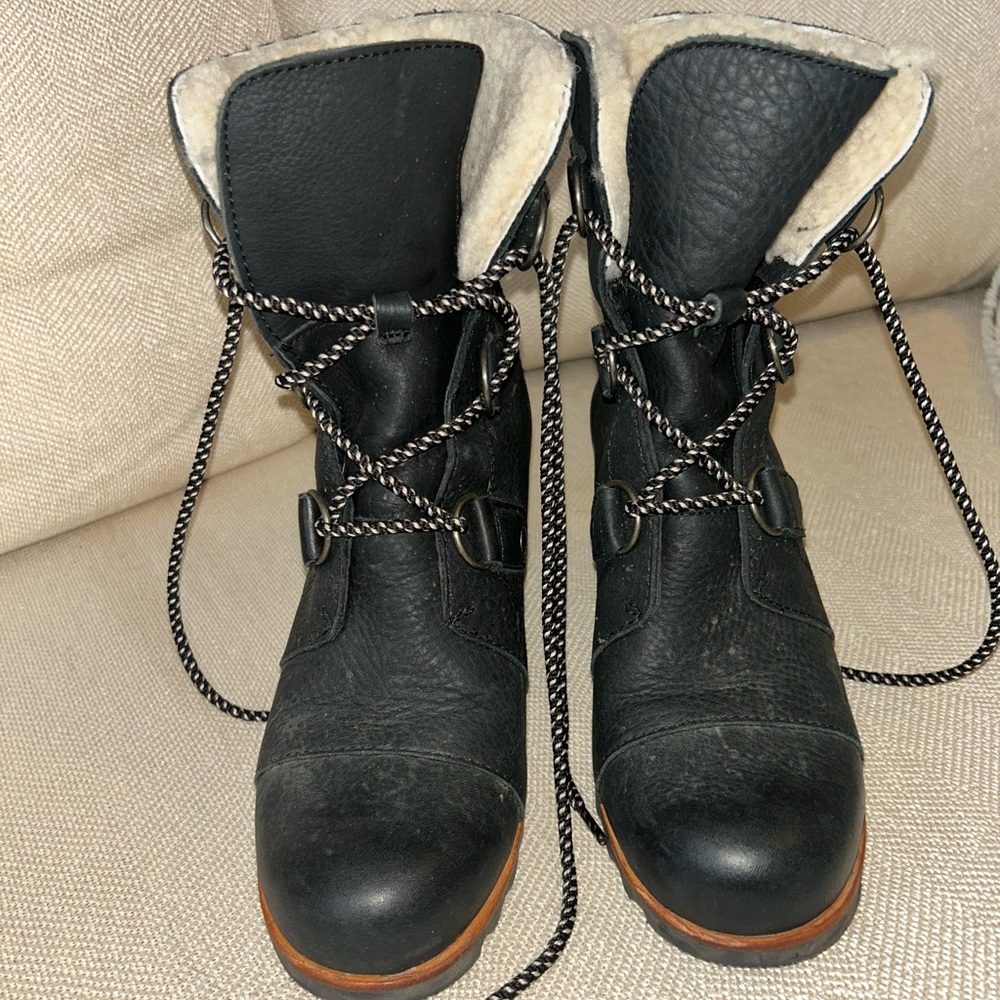 Sorel Black Joan of Arctic Mid Shearling Wedge Winter Boot Size 8 NL2703-010